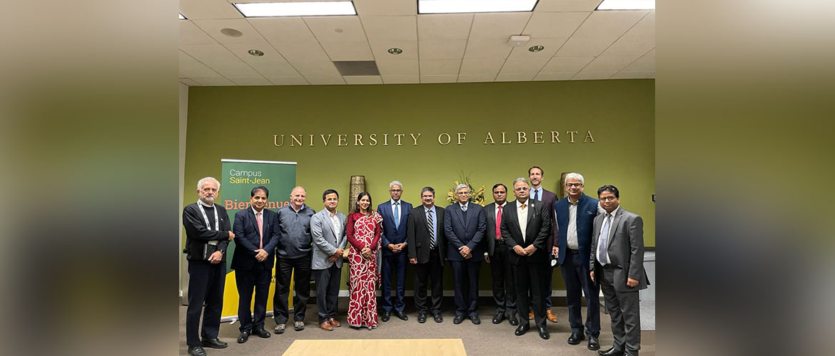  Consul General Manish along with Indian delegation to WPC participated in a Round Table discussion at the University of Alberta on September 19, 2023