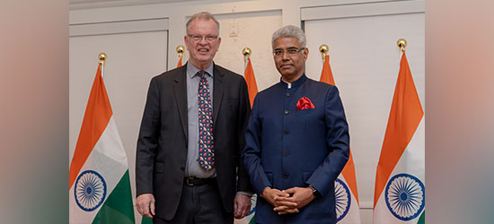  Consul General Shri Manish and Chief Guest Hon. Bruce Ralston, Minister of Forests and Minister Responsible for Consular Corps, Government of British Columbia, at 74th Republic Day Reception on 27 January 2023